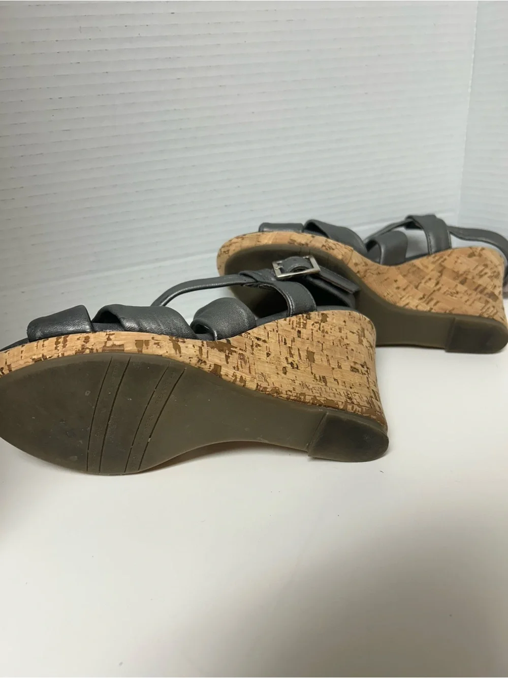 You by Crocs Gray Metallic Leather Strappy Cork Wedge Sandals Sz 7.5 Boho Summer